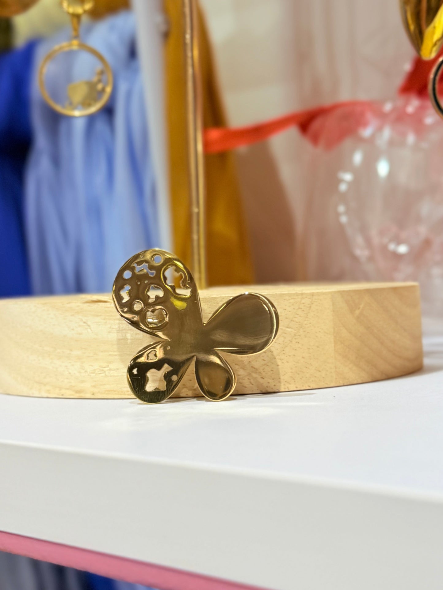 Velis Brooch