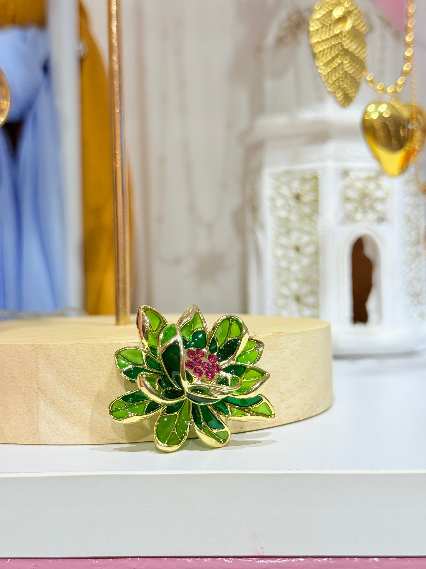 Silken Glow Pin