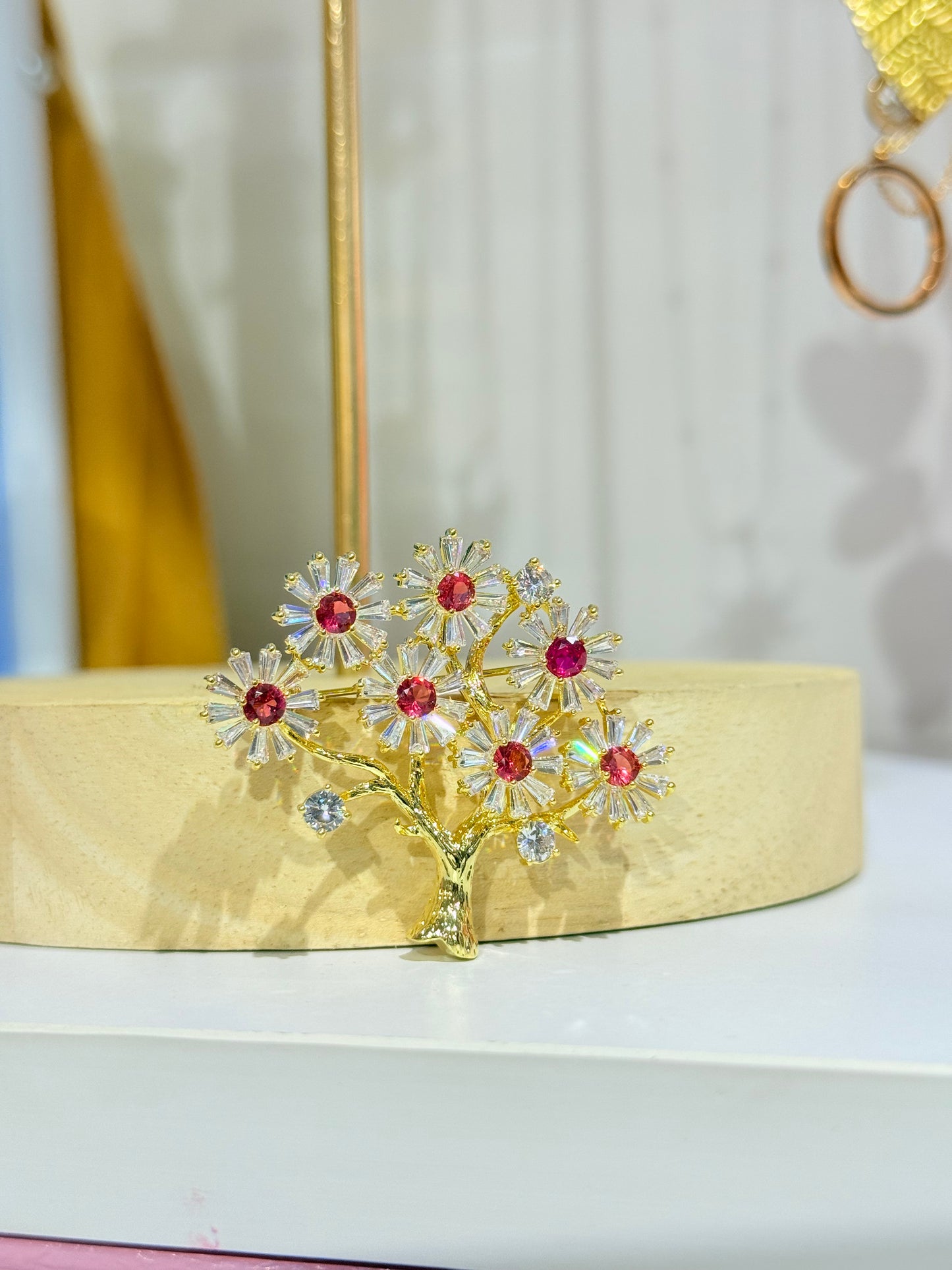 Rovi Brooch