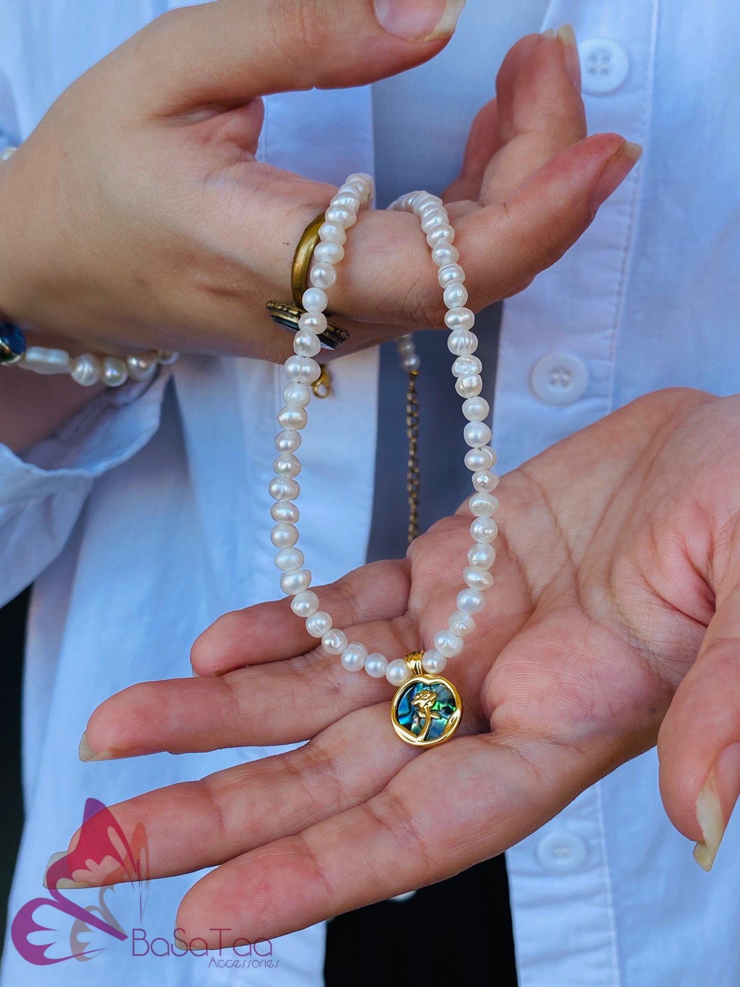 Pearly Apalone Necklace