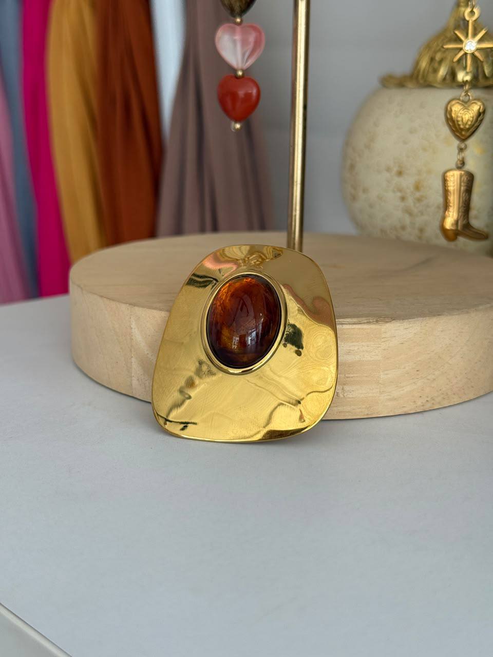 Aven Brooch