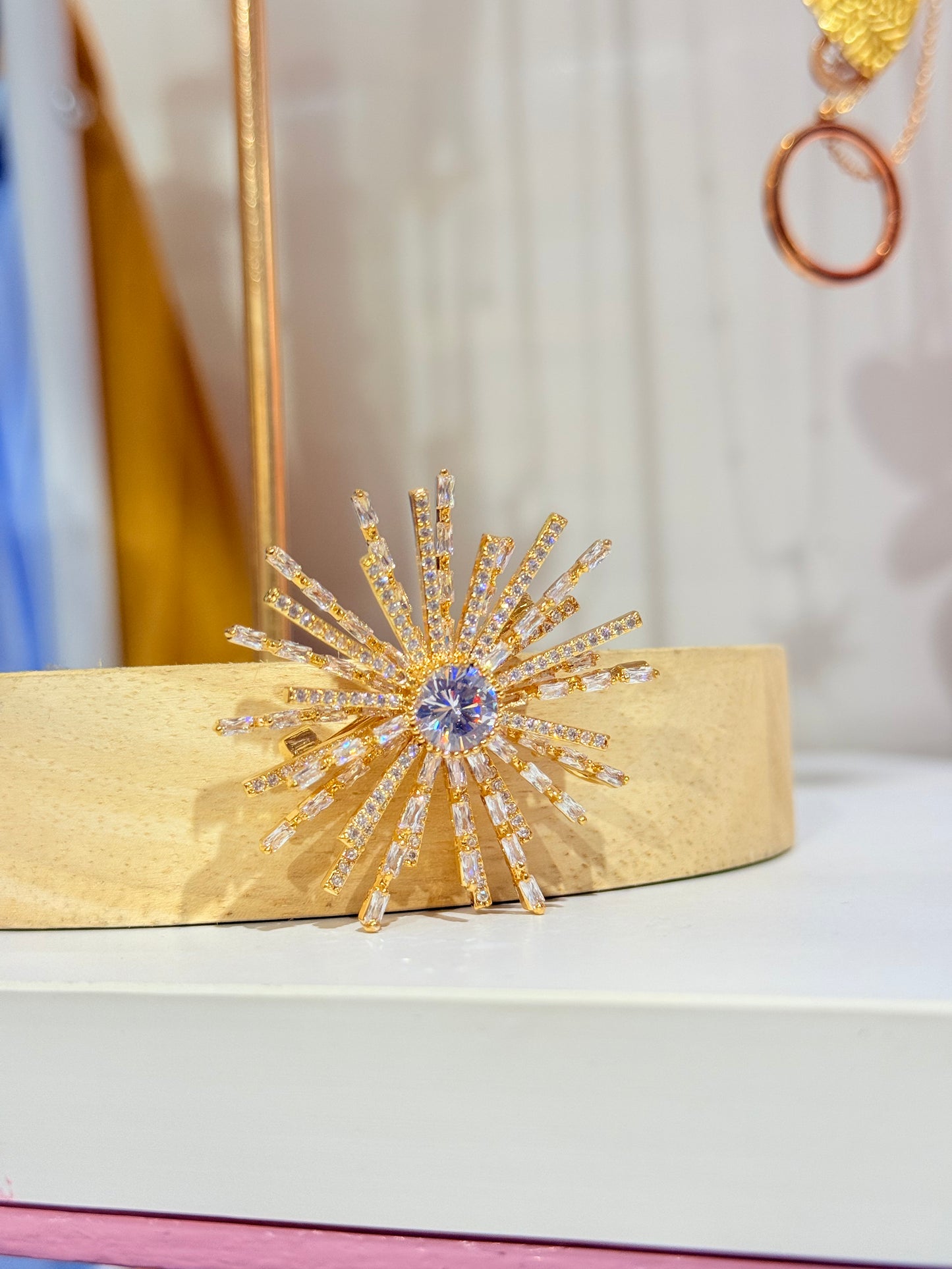 Veni Brooch