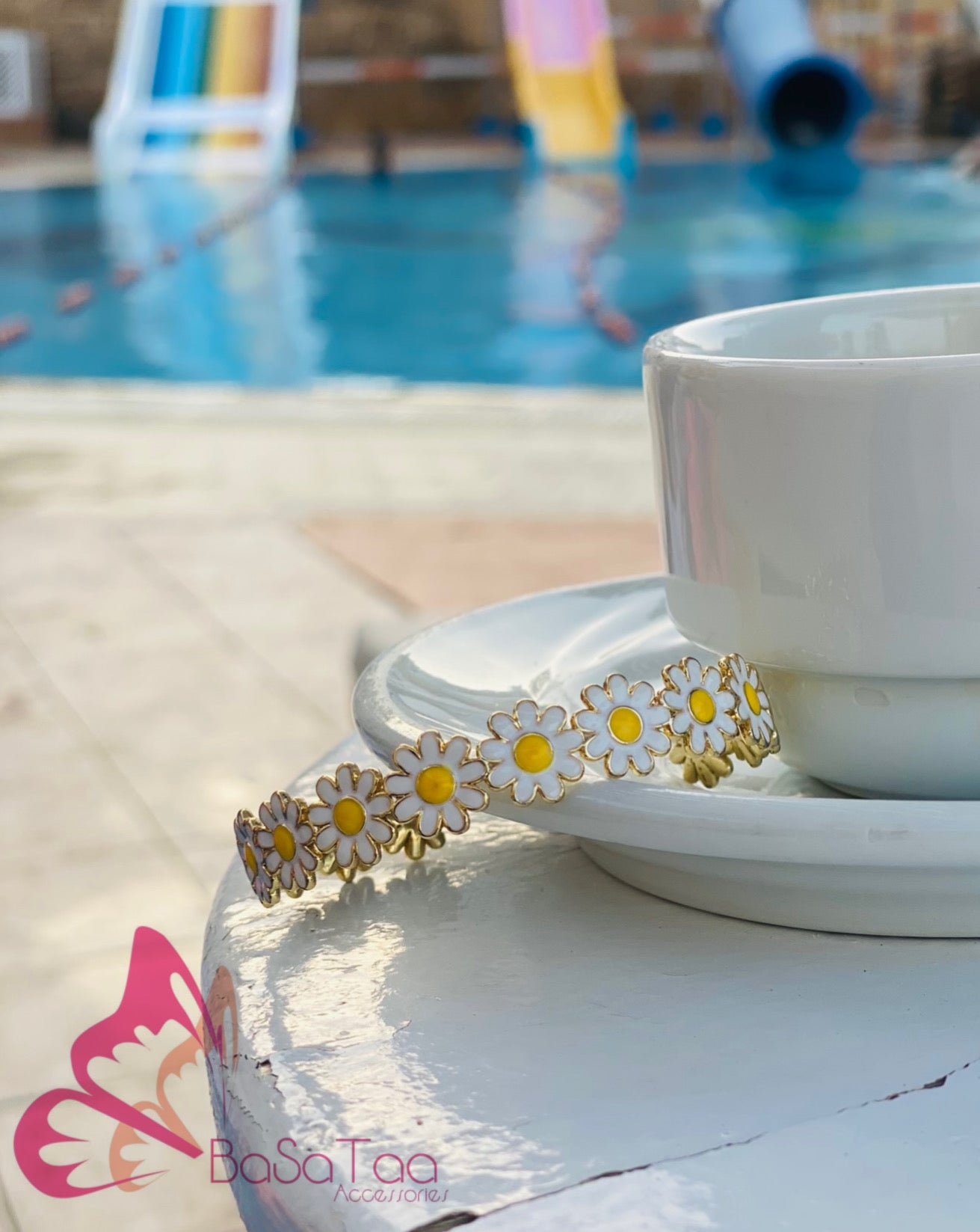 White Daisy Bracelet