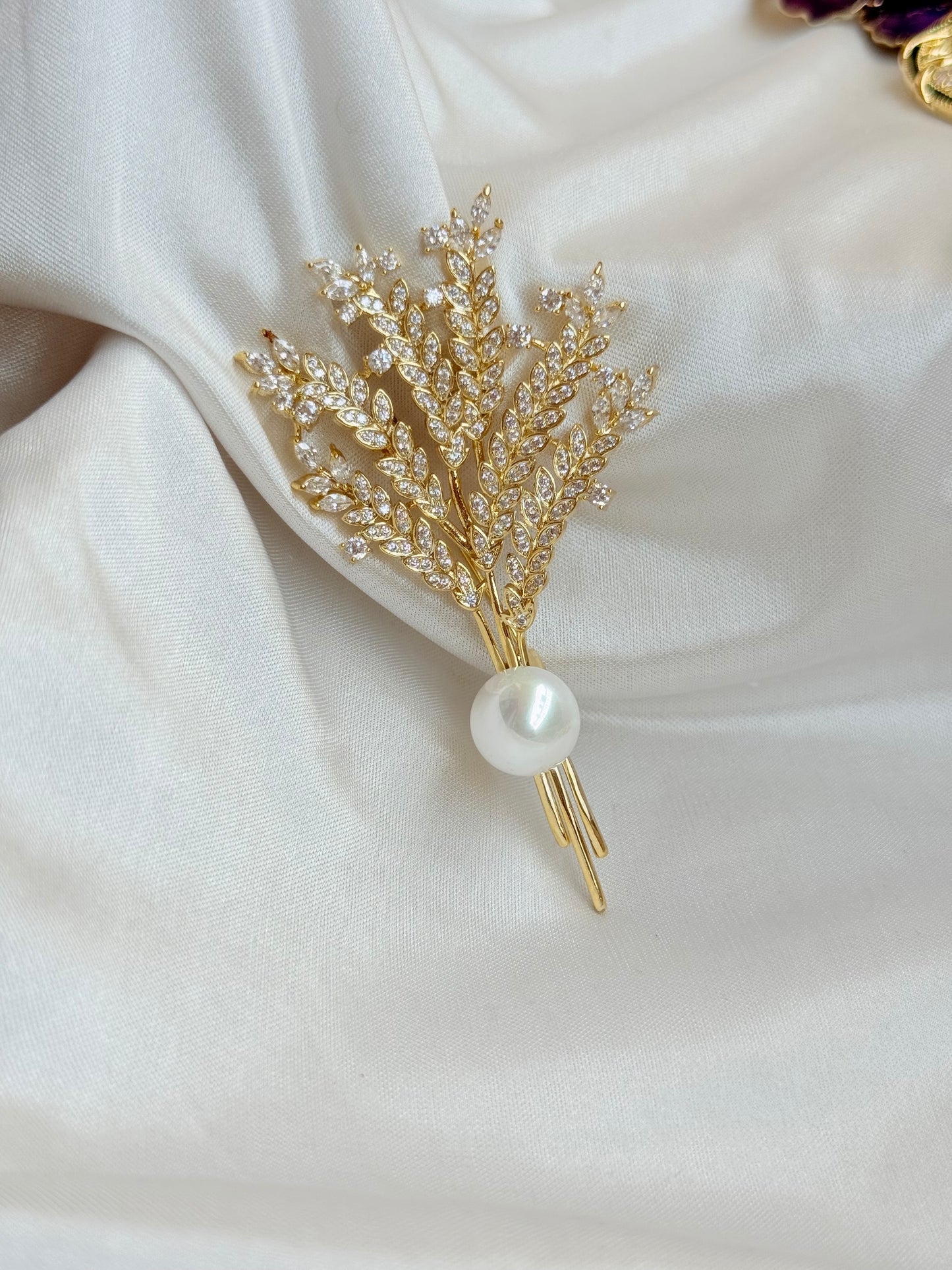 Lace Pearl Brooch