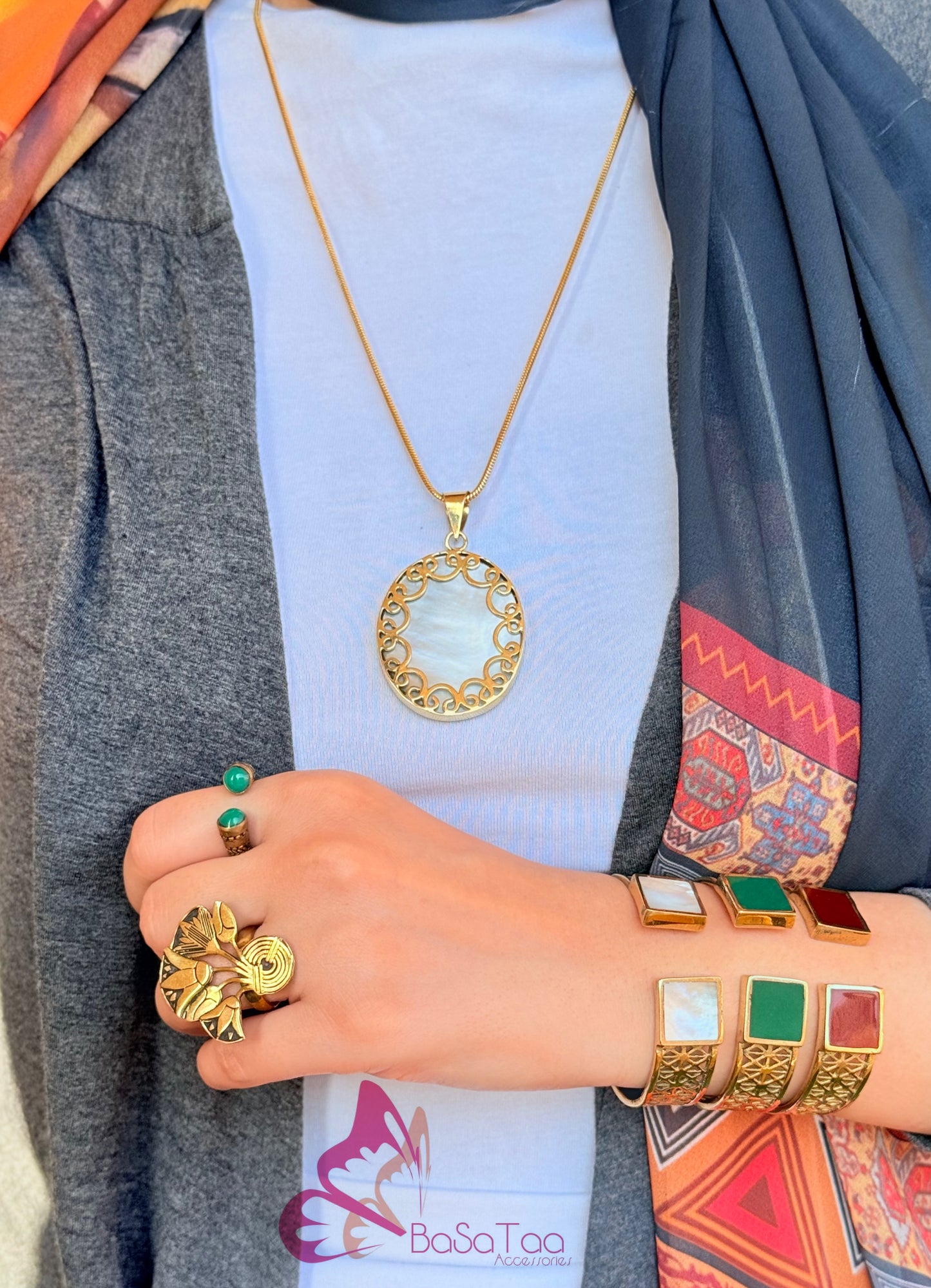 White Shell Arabisc Necklace