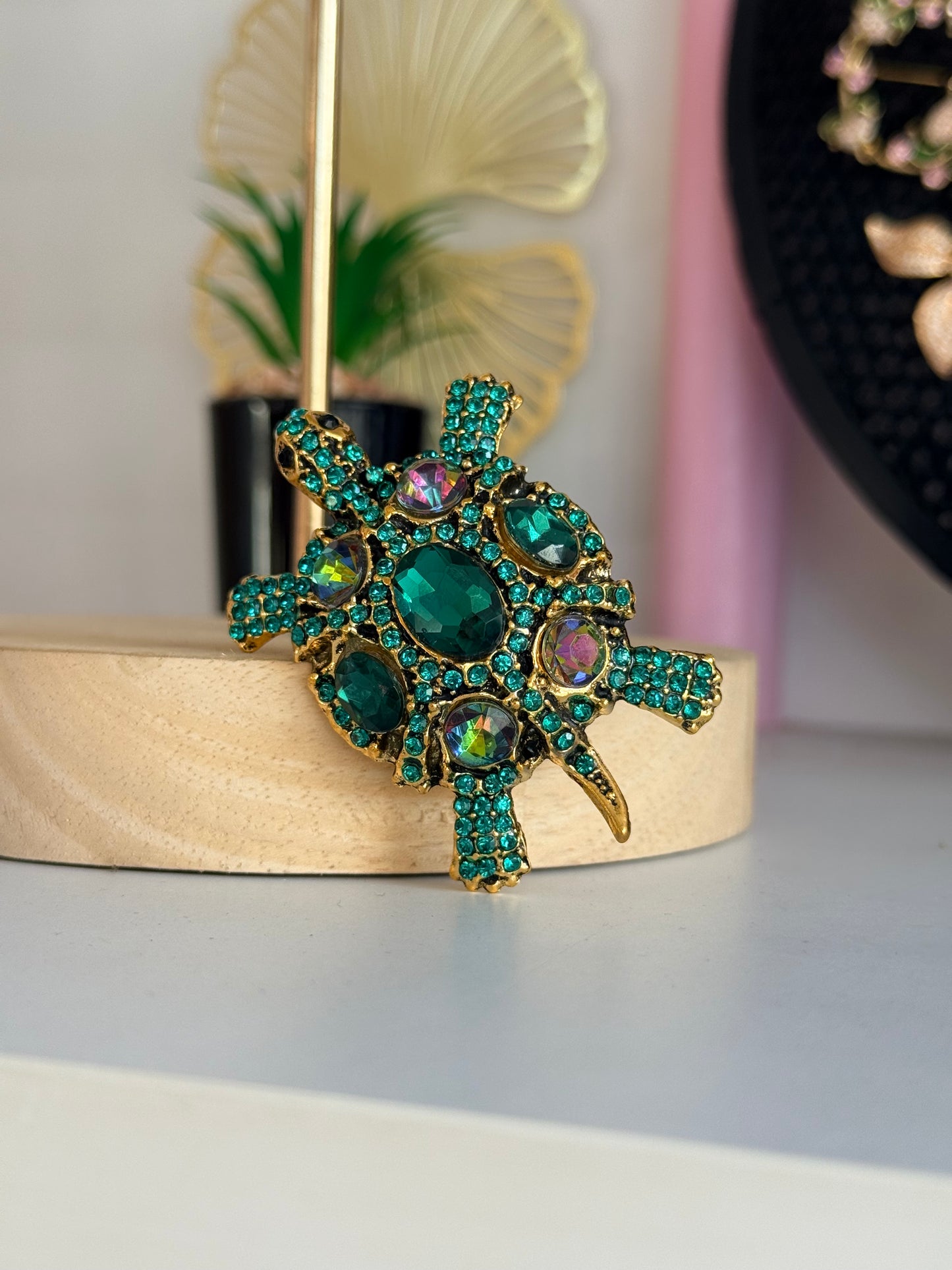 Maris Brooch