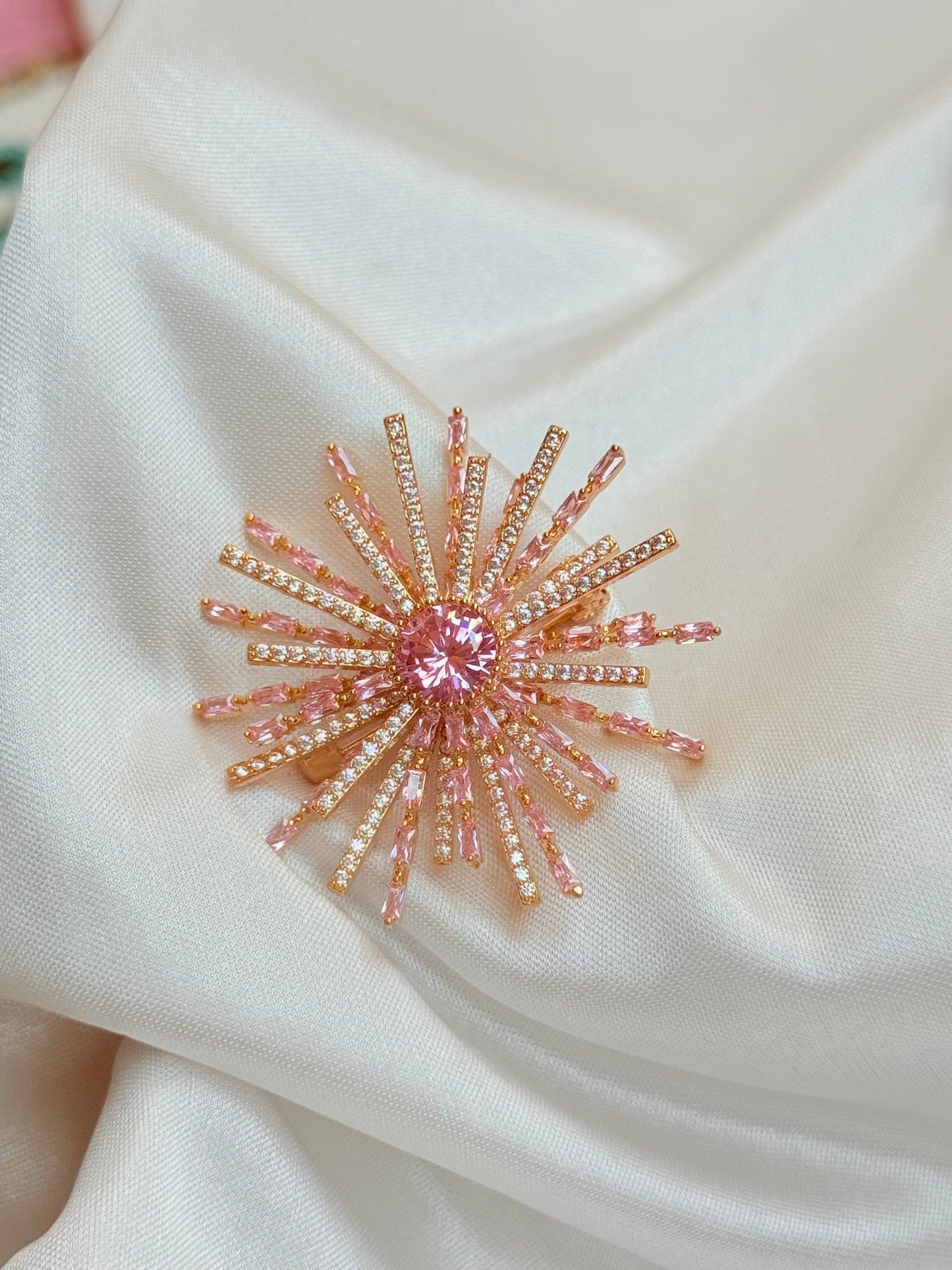 Daisy Gold Brooch