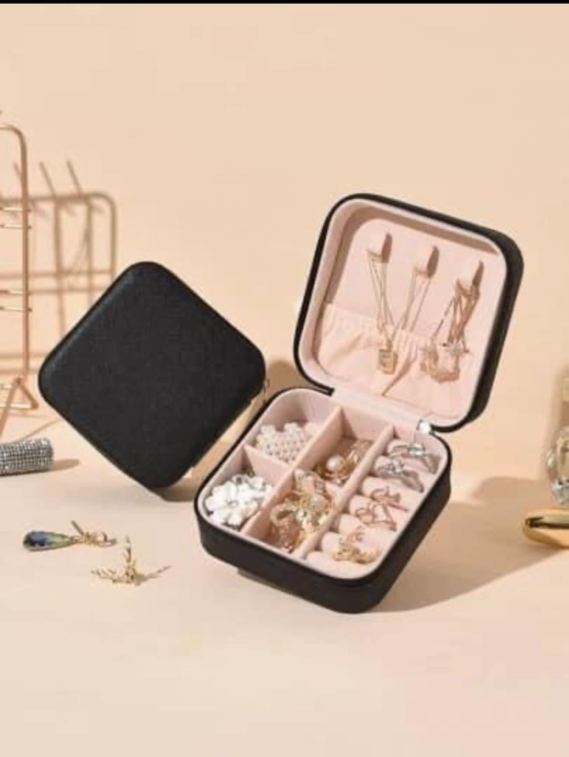 Travel size accessory organizer